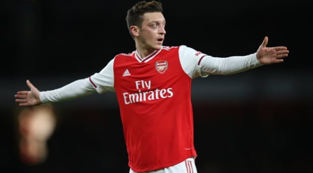 تبعات تضامن أوزيل مع المسلمين في الصين.. منع بث مباراة أرسنال ومانشستر سيتي !