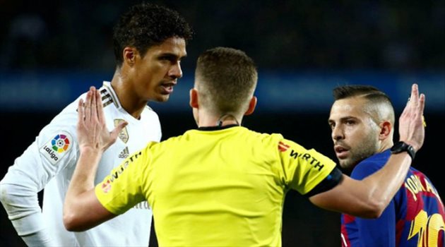 غضب شديد في ريال مدريد من التحكيم في الكلاسيكو: الميرينجي ظلم لمدة موسمين !