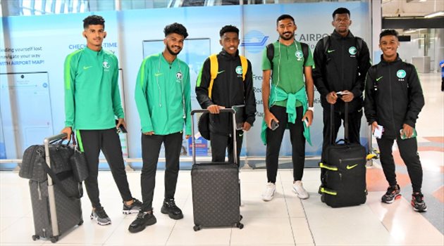 صور.. بعثة الأخضر الأولمبي تصل تايلاند استعدادا لكأس آسيا