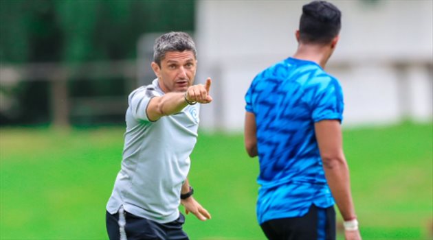 هل تنذر طلبات لوشيسكو برحيل نجم الهلال في الصيف