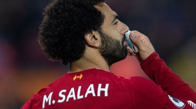 الكشف عن سر استخدام صلاح للبخاخة أمام ولفرهامبتون