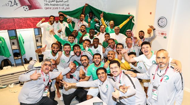 خليجي 24| فرحة "كبيرة" في غرفة الملابس.. ورسالة رينارد بعد التأهل للنهائي