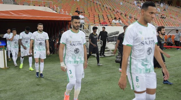 إعلامي يهاجم قيادات الأهلي بسبب الأزمات