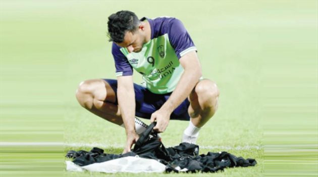 تعليق مثير من وليد الفراج على رمي السومة لقميص الأهلي