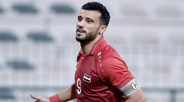 هل تبدأ الأزمات .. تصريح مثير من مدرب سوريا عن عمر السومة