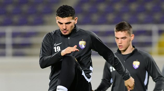 مدرب التعاون السابق يقود المران الأول له مع العين الإماراتي
