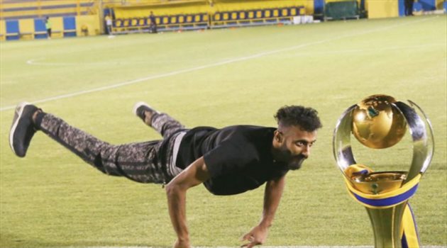 العويشير يكرر استفزاز جماهير الهلال باحتفال "الدودة"