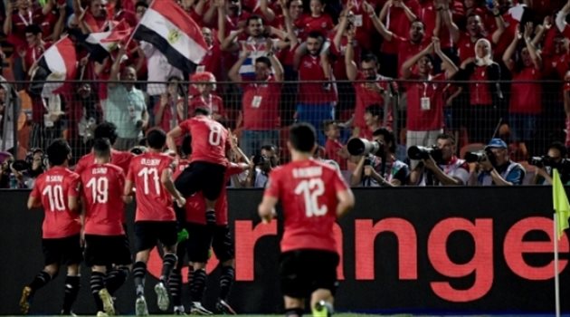 التفاصيل الكاملة لصراع الاتحاد والأهلي على مدافع المنتخب المصري