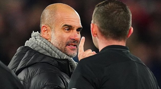 جوارديولا يسخر من الحكم بعد الخسارة من ليفربول بطريقة مثيرة