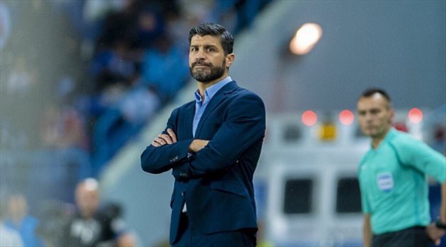 رسميا.. صانع إنجاز التعاون مدربا للعين الإماراتي