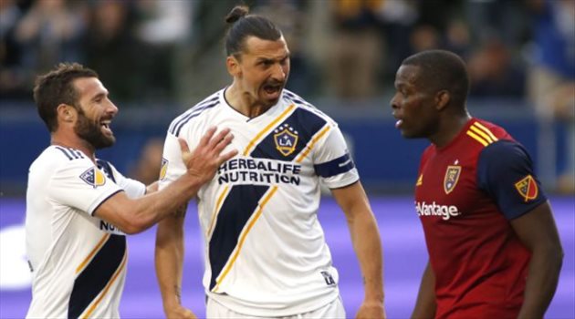 إبراهيموفيتش إلى ميلان من جديد؟ أسطورة الفريق يجيب