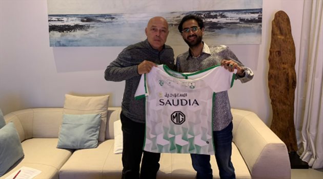 أول رسالة من رئيس الأهلي بعد التوقيع لجروس