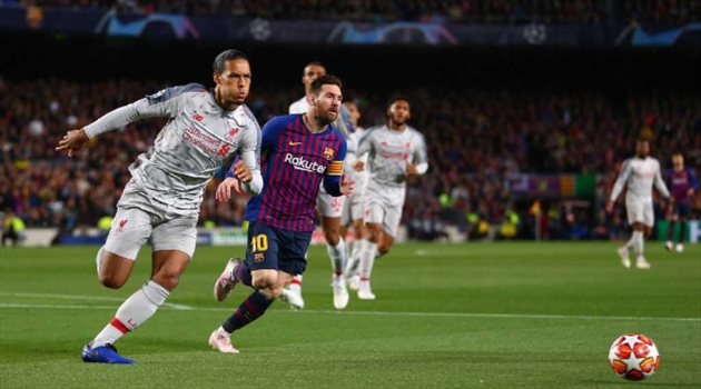 نجم ليفربول السابق: فان دايك دون منازع يستحق الكرة الذهبية على حساب ميسي