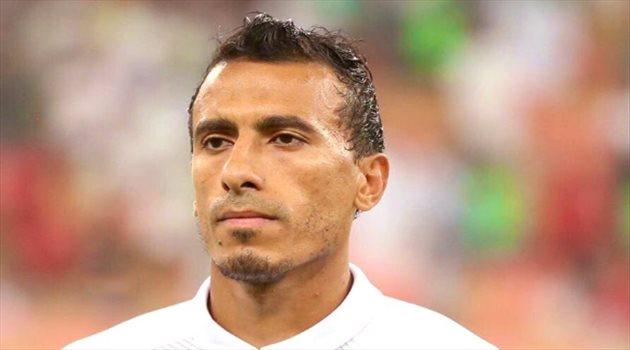 صورة| ظهير الأهلي السابق يواسي الزمالك بعد خسارة الدوري المصري