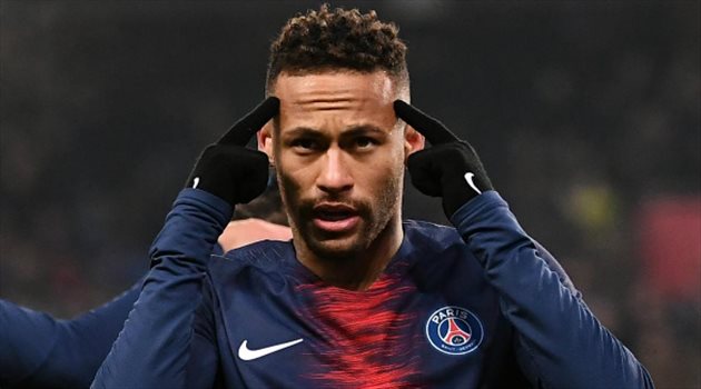 ليكيب الفرنسية: نيمار أخبر عائلته أنه باق في باريس