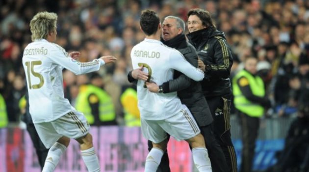 لهذا السبب.. مورينيو يرتدي ملابس "ريال مدريد" قبل النوم!