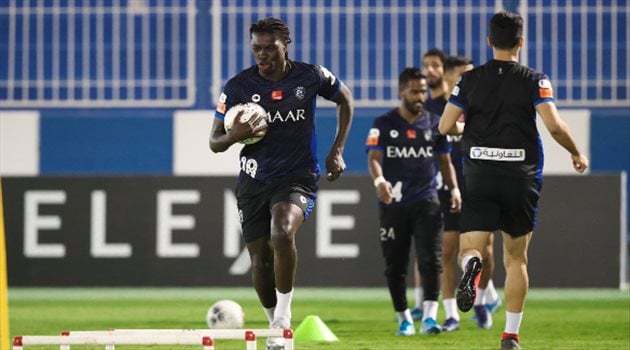 عودة جوميز وغياب الثلاثي في ختام استعدادات الهلال لمواجهة الفتح