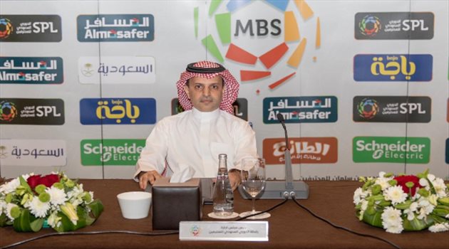 صور| عاشق النصر ونيشيمورا.. هل أطاح جمهور الهلال بـ"آل معمر"