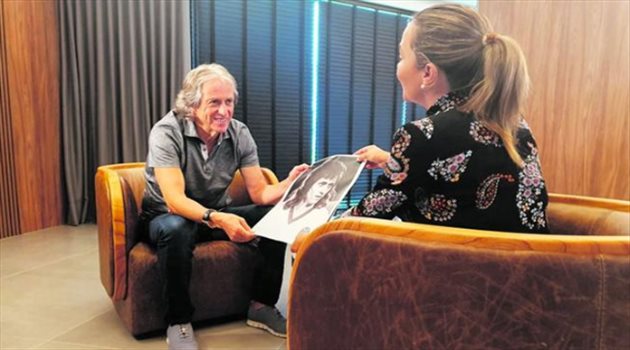 صورة| "زلة لسان" تورط خيسوس أمام جماهير الهلال