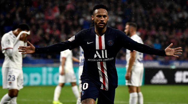 فيديو| هدف قاتل من نيمار يمنح باريس سان جيرمان انتصار صعبا على ليون بالدوري الفرنسي