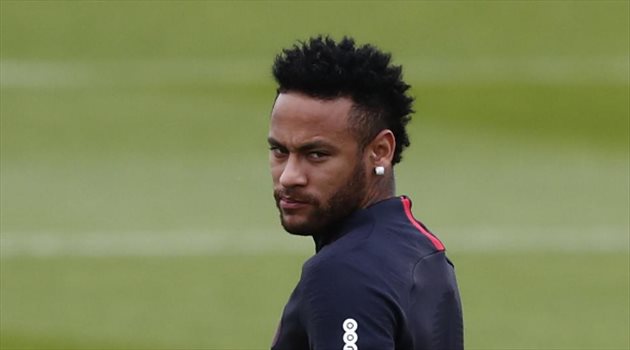 تصرف غير متوقع من نيمار لتسهيل انتقاله إلى برشلونة