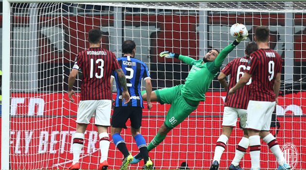 انتر يواصل هيمنته على ديربي الغضب بفوز مقنع على ميلان في الدوري الإيطالي