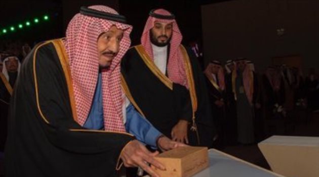 خادم الحرمين الشريفين يضع حجر أساس "بوابة الدرعية"