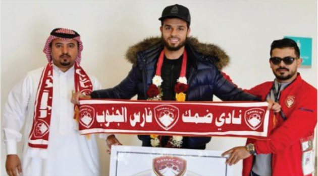 رسميا.. ضمك يدعم دفاعاته بـ"صائد البطولات" الجزائري