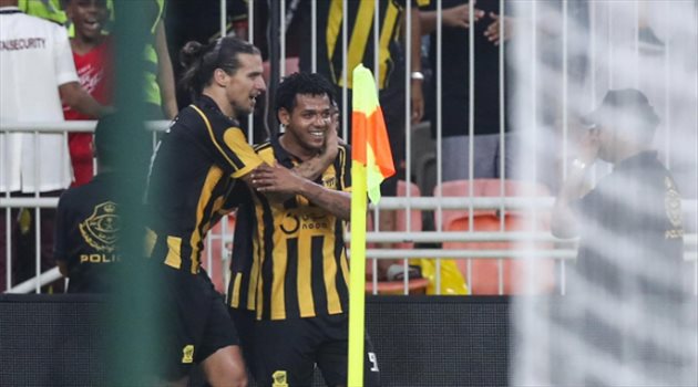 بالأرقام.. رومارينهو رجل مباراة الاتحاد والرائد