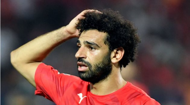  تقرير| 3 أزمات وأداء متواضع.. كيف خيب محمد صلاح آمال المصريين في "الكان" ؟!
