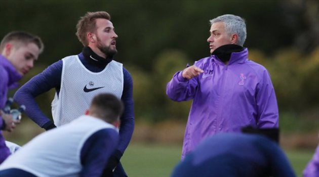 مورينيو بعد قيادة أول تدريباته مع توتنهام: "أشعر بالسعادة بامتلاك كل هؤلاء النجوم"