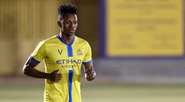 النصر يفقد خدمات عبد الفتاح آدم أمام عفيف بكأس الملك