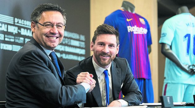 "رونالدينيو" يحسم مستقبل ميسي مع برشلونة بشكل نهائي