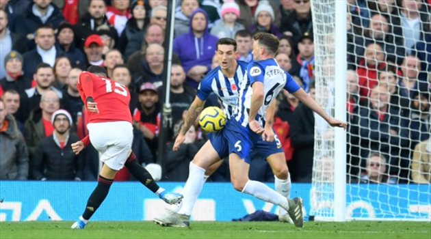 مانشستر يونايتد يعبر برايتون بثلاثية في الدوري الإنجليزي