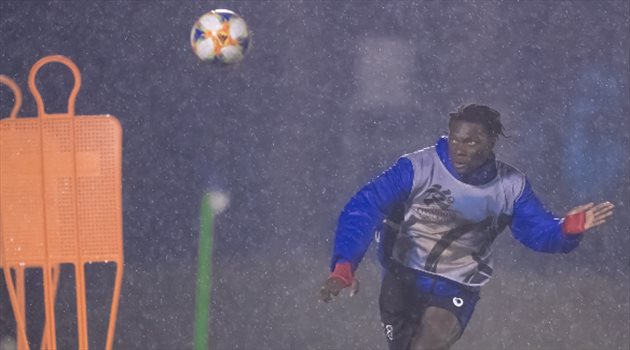  نهائي آسيا| الهلال يتدرب تحت زخات المطر.. وخربين ينضم إلى بعثة الفريق