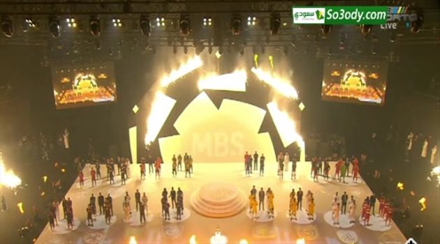 فيديو| بين مؤيد ومعارض.. النقاش يحتدم بين إعلامي وأسطورة النصر ضد المحترفين