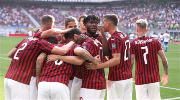 مفاجأة مدوية| نجم ميلان الشاب في الطريق إلى برشلونة