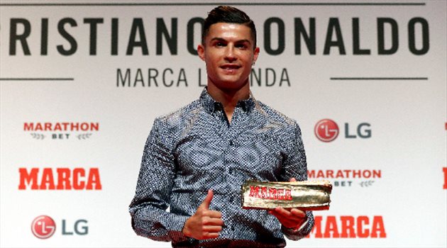 فيديوجرافيك| مسيرة خيالية وألقاب عديدة.. أرقام قادت كريستيانو رونالدو للقب "الأسطورة"