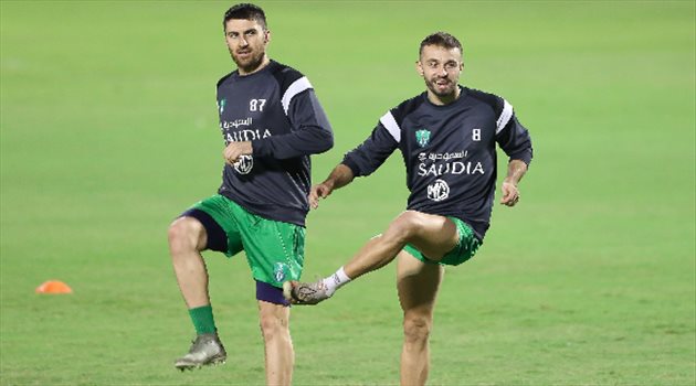 الأهلي يواصل استعداداته للنجوم.. والصائغ يوقع اتفاقية جديدة