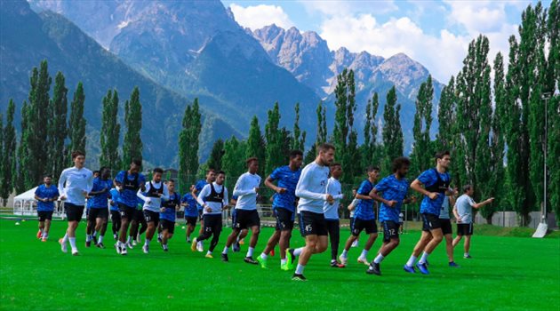 بالأسماء| الهلال يتخلص من "الثلاثي الأجنبي".. وهؤلاء بدلاءهم !