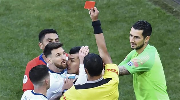 رسميا.. "كونميبول" يعلن غرامة ميسي بعد تصريحاته في كوبا أمريكا