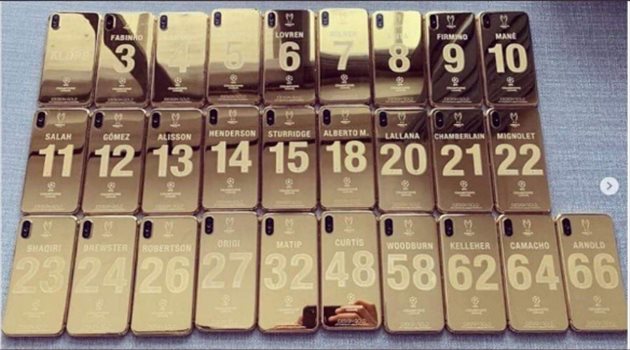 صور.. هواتف ذهبية للاعبي ليفربول مكافأة التتويج بدوري الأبطال