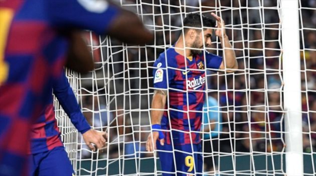 ضحية جديدة لجماهير برشلونة في كامب نو.. سواريز ينتظر مصير كوتينيو