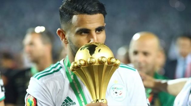 محرز يرد بقوة على اتهامه بـ"افتعال أزمة" بين المغرب والجزائر.. "بعد تصريحه الصادم"