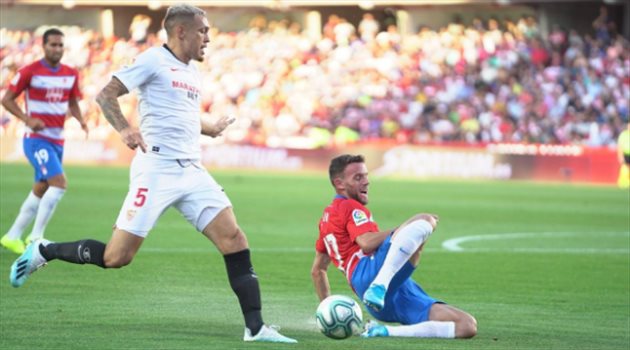 الدوري الإسباني| إشبيلية يرتقي للصدارة بعد فوز صعب على غرناطة