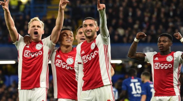 صور| في الدوري الهولندي تحت 15 عاما.. لن تصدق "حجم" اللاعب أمام منافسيه