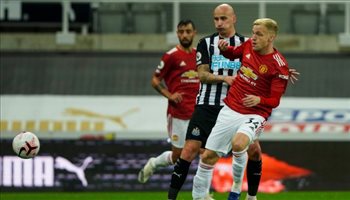 فان دي بيك تشافي يرفض ضم نجم يونايتد إلى برشلونة