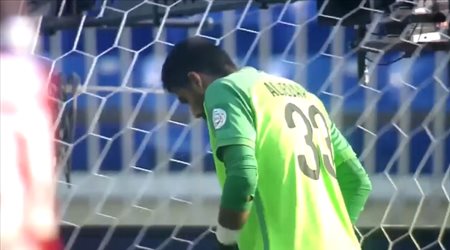 خطأ فادح من حارس الهلال الجديد أمام أبها