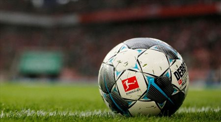 عودة الدوري الألماني.. تعليمات صارمة وأبواب مغلقة وإصابات بالكورونا
