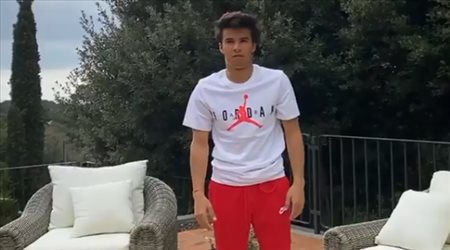 نجم برشلونة يستعرض مهاراته الغريبة أثناء توقف النشاط